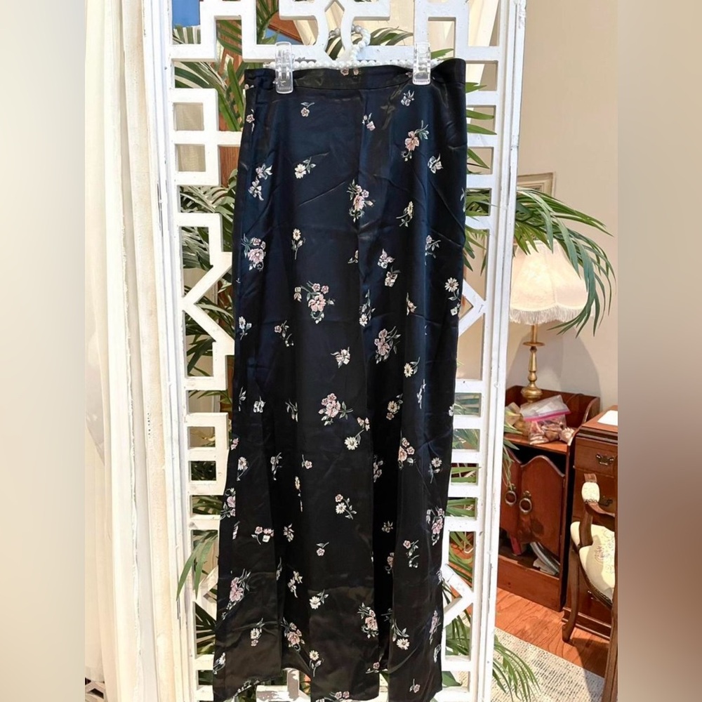 Vintage Black satiny Floral Maxi Skirt, fits like a 2